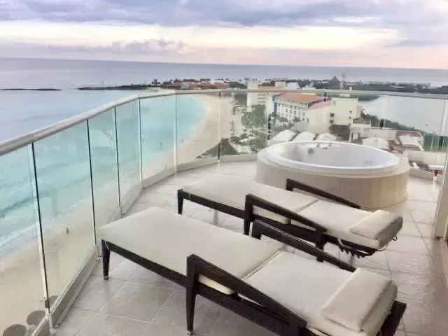 DEPARTAMENTO FRENTE AL MAR EN ZONA HOTELERA DE CANCÚN - 1
