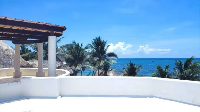 LOTE FRENTE AL MAR EN BAHIA PETEMPICH
