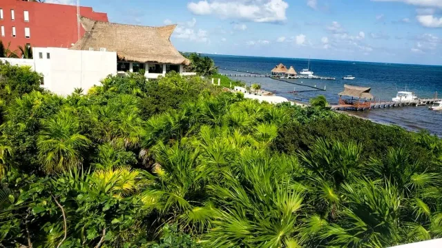 TERRENO EN VENTA EN BAHÍA PETEMPICH FRENTE AL MAR