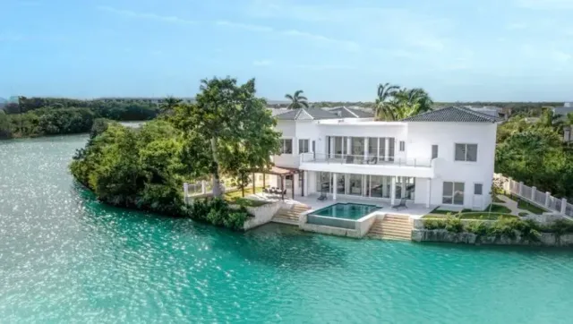 CASA DE LUJO EN LAGOS DEL SOL EN VENTA