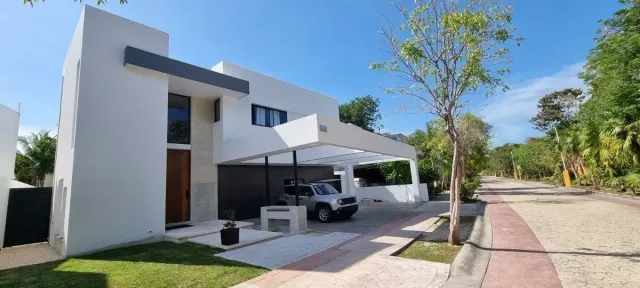 CASA EN VENTA EN LAGOS DEL SOL
