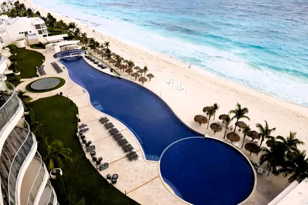 DEPARTAMENTO EN VENTA EN ZONA HOTELERA DE CANCÚN - 1
