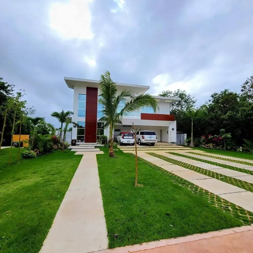 CASA EN VENTA EN LAGOS DEL SOL - 1