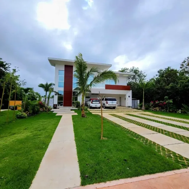 CASA EN VENTA EN LAGOS DEL SOL